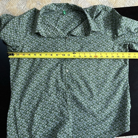 United colors of Benetton floral tiny print button down top SZ S - Picture 4 of 8